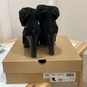 UGG W Dandylion II boots black size US 7.5 with shoe box